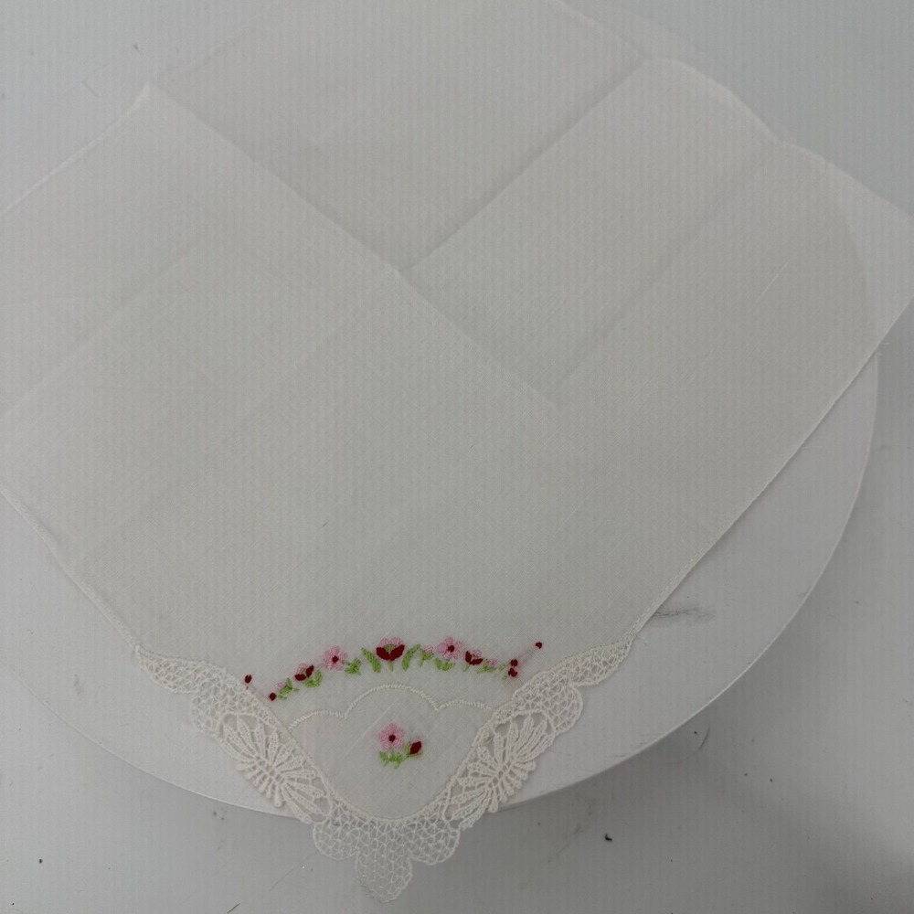 Vtg handkerchief w/ delicate pink & red floral embroidery scalloped lace edge. - Picture 3 of 3